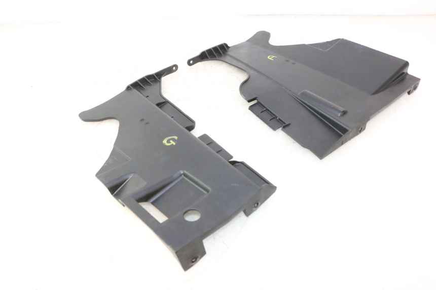 photo de RADIATOR SCOOP CAN-AM SPYDER RS 1000 (2008 - 2012) - Component detail