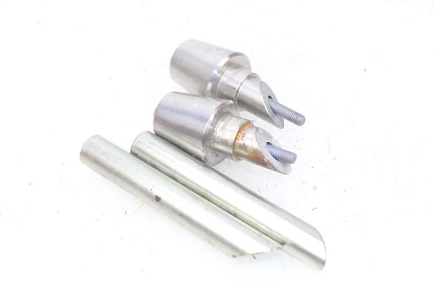 photo de HANDLEBAR END PEUGEOT GEOPOLIS 400 (2007 - 2013) - Zoom on usage condition