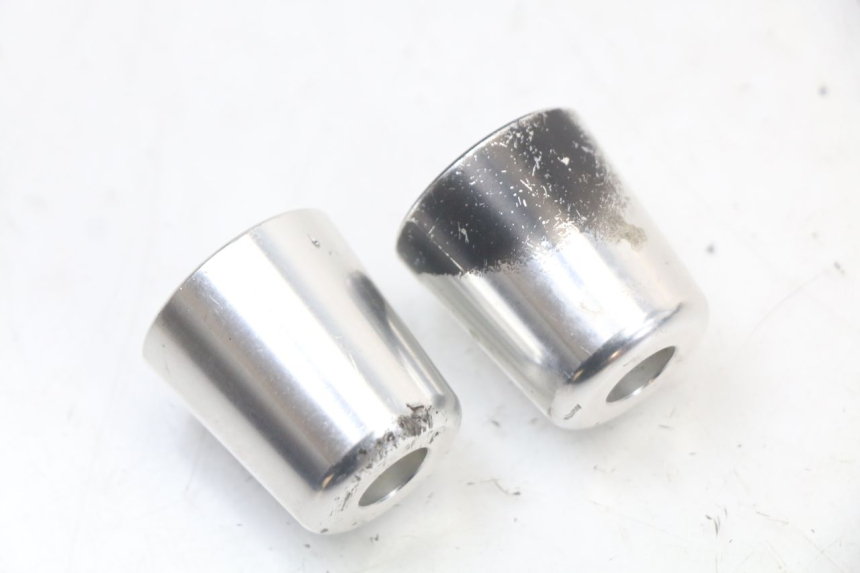 photo de HANDLEBAR ENDS SUZUKI GSR 750 (2011 - 2017) - Zoom on usage condition