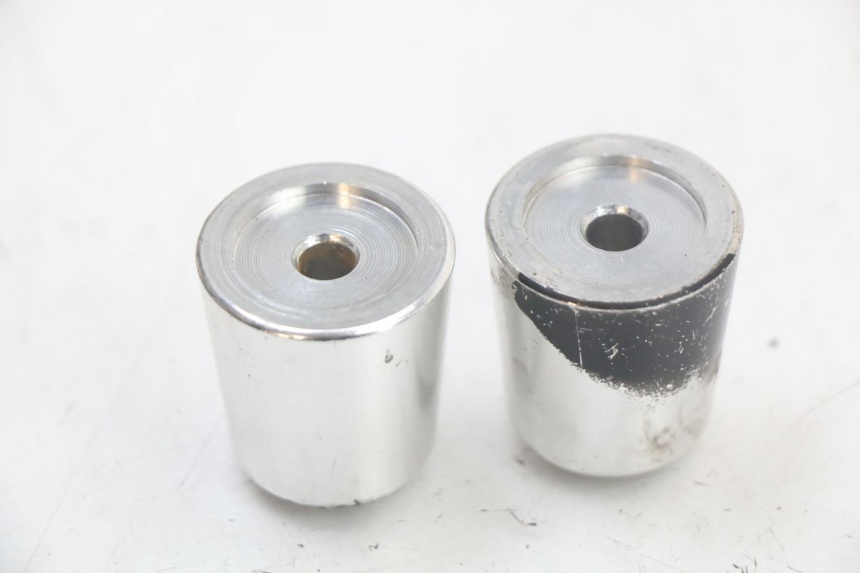 photo de HANDLEBAR ENDS SUZUKI GSR 750 (2011 - 2017) - Technical close-up