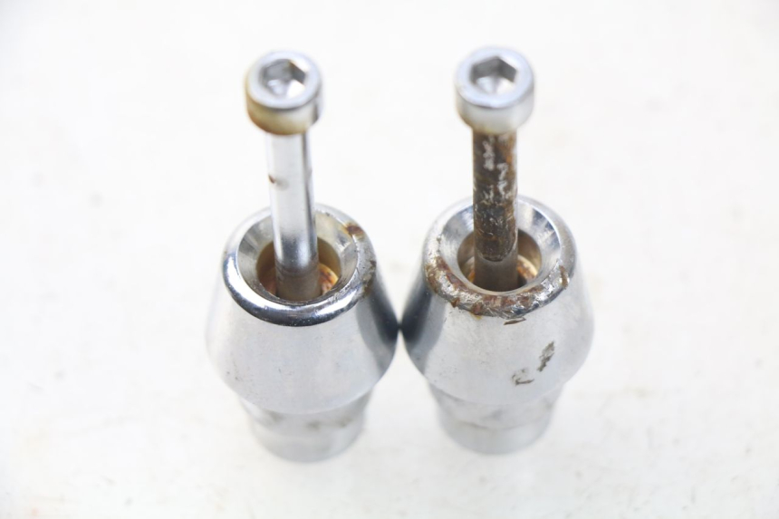 photo de HANDLEBAR ENDS PEUGEOT KISBEE 4T 50 (2018 - 2022) - Zoom on usage condition