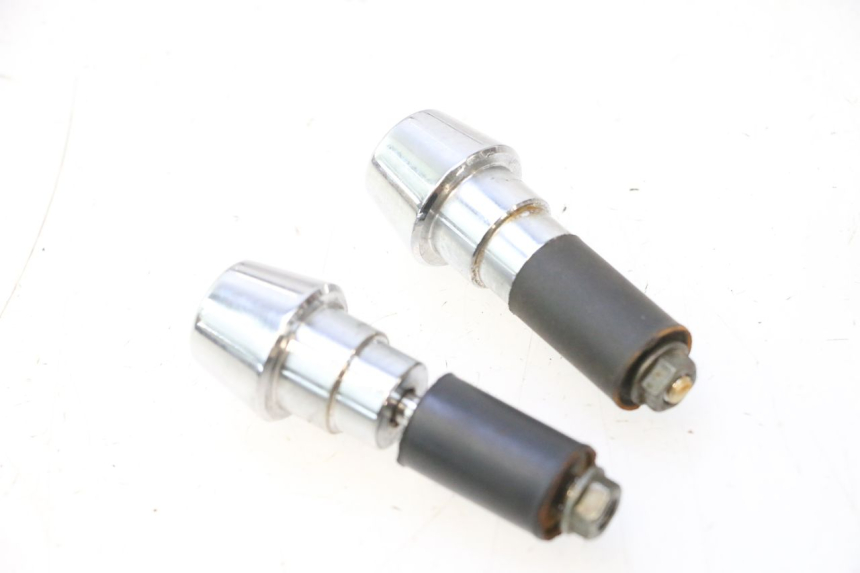 photo de HANDLEBAR ENDS PEUGEOT KISBEE 4T 50 (2023 - 2026) - Alternative perspective