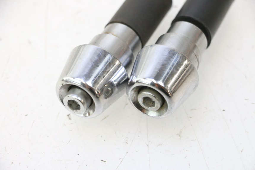 photo de HANDLEBAR ENDS PEUGEOT KISBEE 4T 50 (2023 - 2026) - Technical close-up