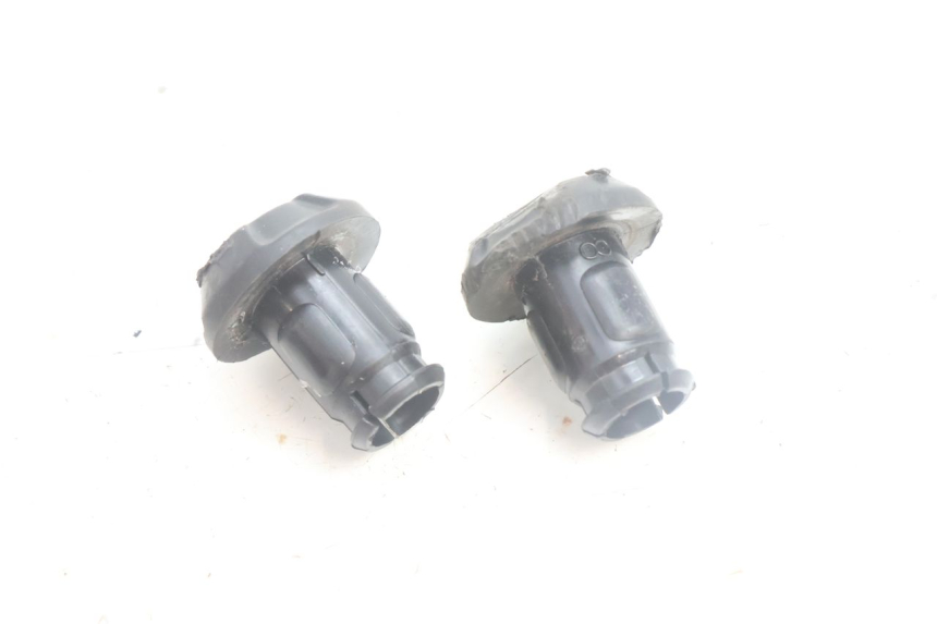 photo de HANDLEBAR ENDS YAMAHA N-MAX NMAX 125 (2021 - 2024) - Zoom on usage condition