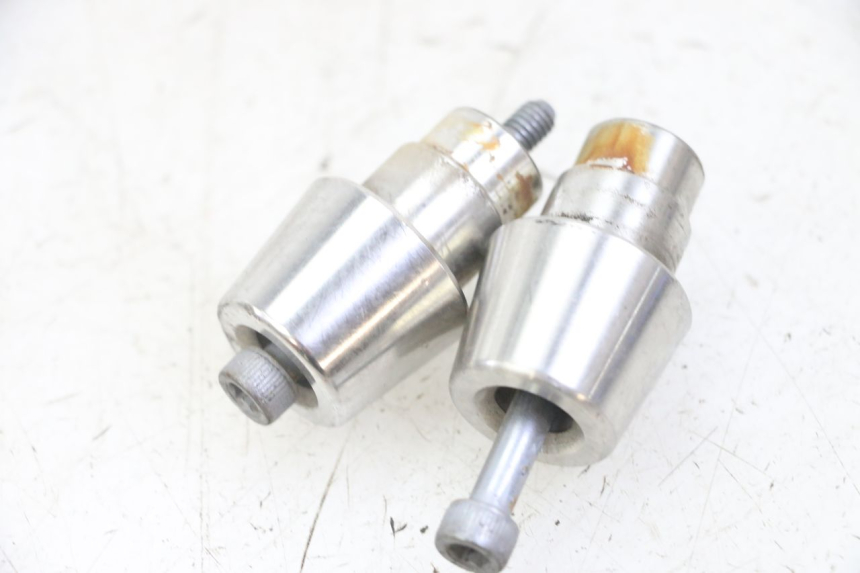 photo de HANDLEBAR ENDS PEUGEOT SATELIS 125 (2013 - 2018) - Zoom on usage condition