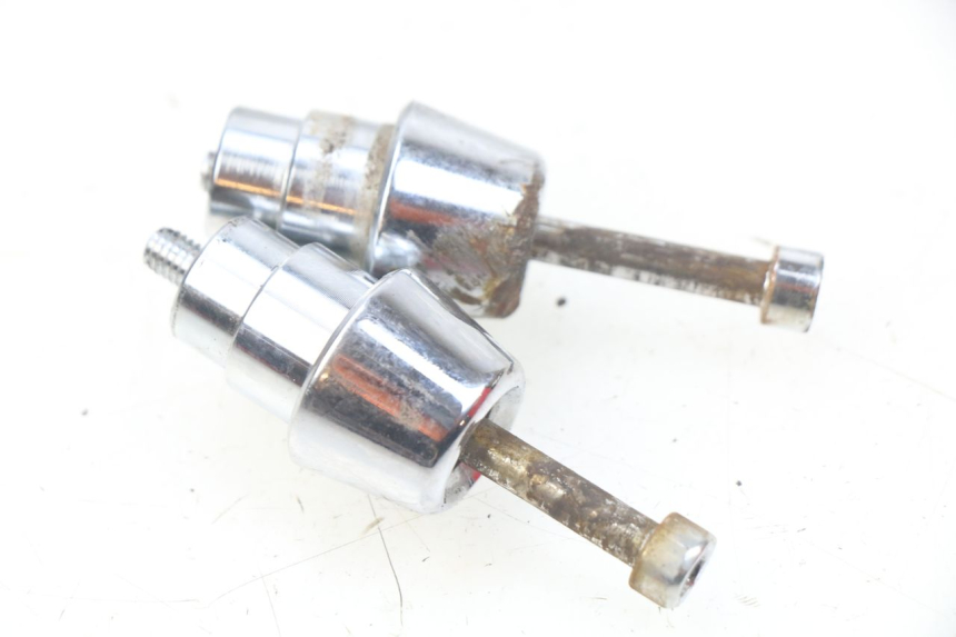 photo de HANDLEBAR END PEUGEOT STREETZONE 4T 50 (2018 - 2023) - Zoom on usage condition