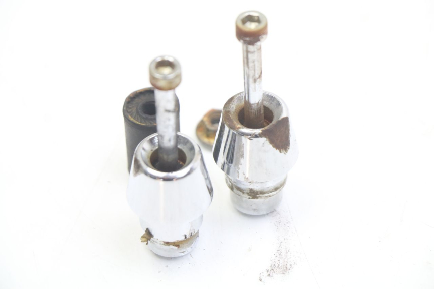 photo de HANDLEBAR ENDS PEUGEOT VIVACITY 125 (2010 - 2017) - Zoom on usage condition