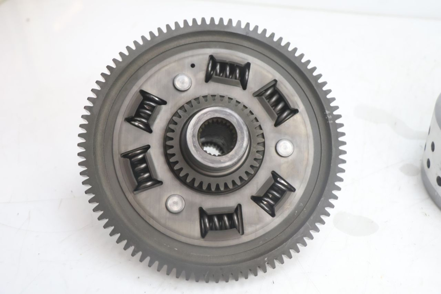 photo de CLUTCH SUZUKI BURGMAN EXECUTIVE ABS 650 (2006 - 2012) - Fixing points details