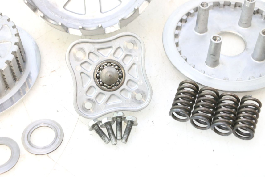 photo de CLUTCH SUZUKI DR S 600 (1985 - 1989) - Alternative angle