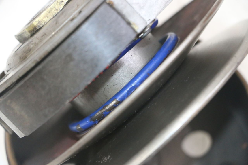 photo de CLUTCH PEUGEOT JET FORCE CARBU 50 (2003 - 2016) - Surface and material condition