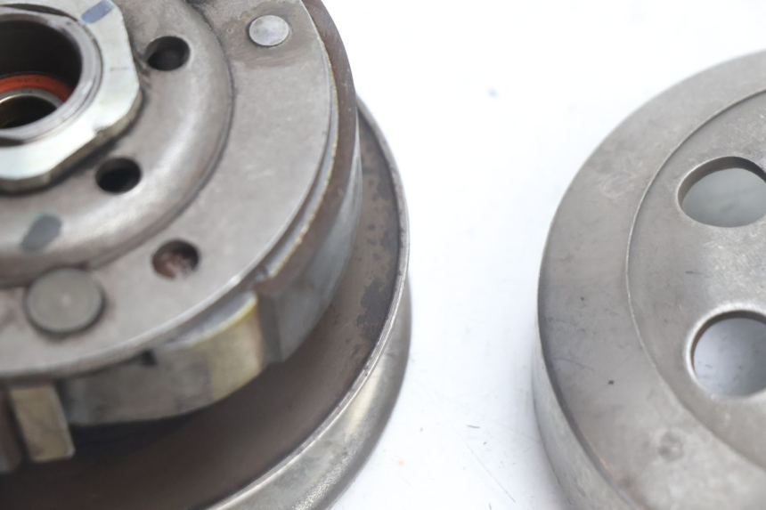 photo de CLUTCH PEUGEOT KISBEE 2T 50 (2010 - 2017) - Fixing points details