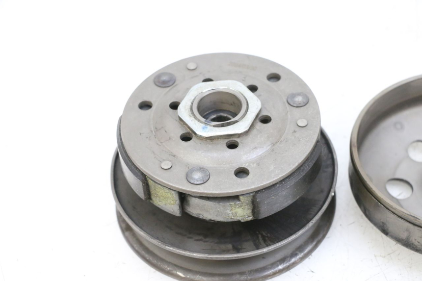 photo de CLUTCH PEUGEOT KISBEE 4T 50 (2010 - 2017) - Alternative perspective