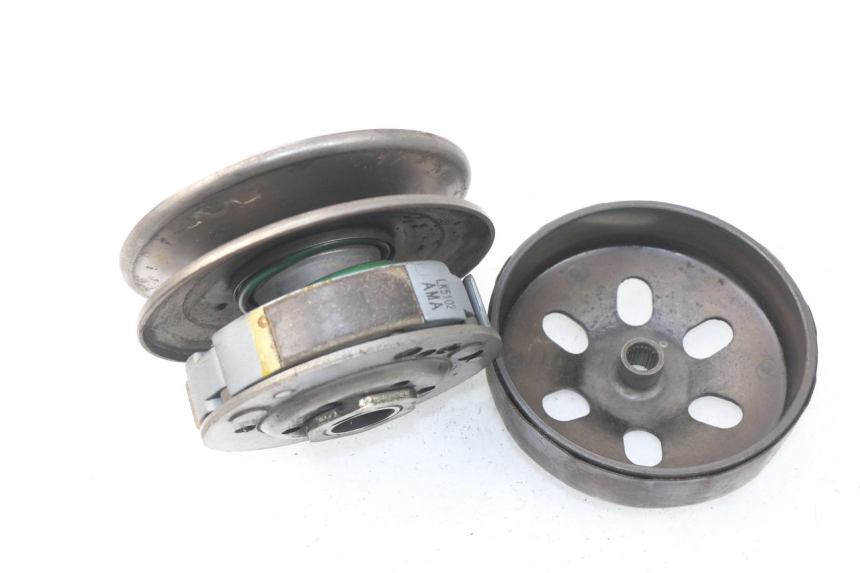 photo de CLUTCH PEUGEOT VIVACITY NEW 4T 50 (2008 - 2017) - Alternative perspective