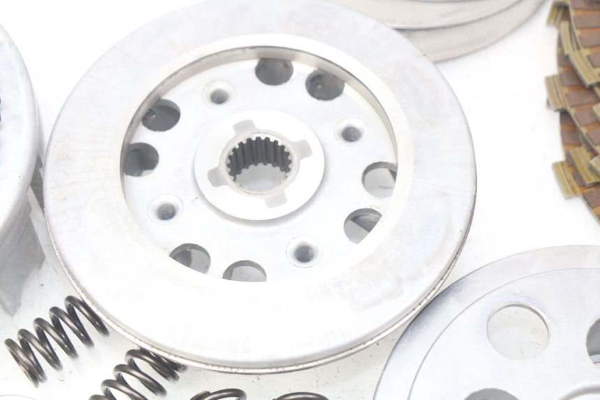 photo de CLUTCH SUZUKI XF FREEWIND 650 (1997 - 2003) - Fixing points details