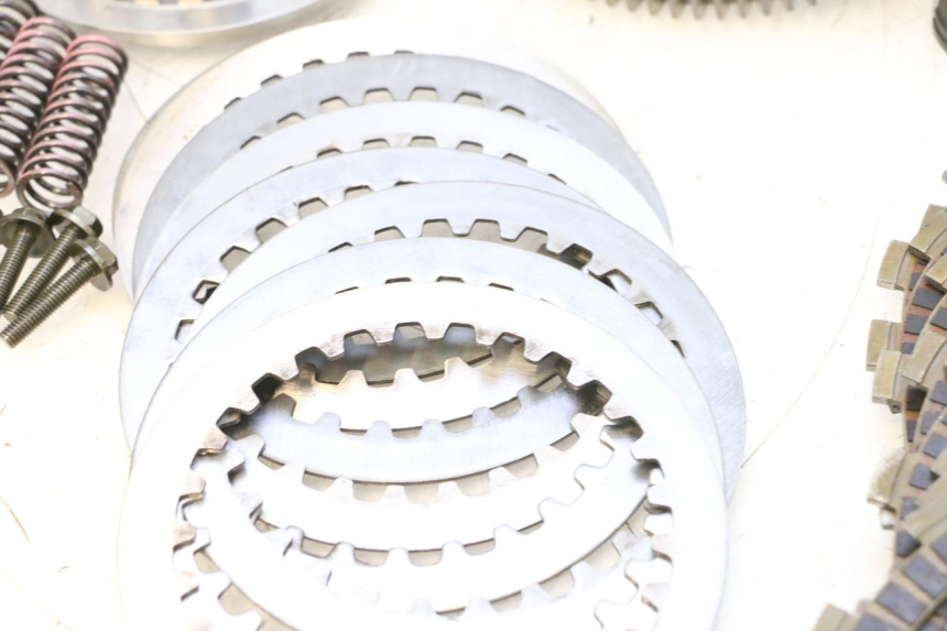 photo de CLUTCH YAMAHA YZF R GENESIS 750 (1993 - 1998) - Technical close-up