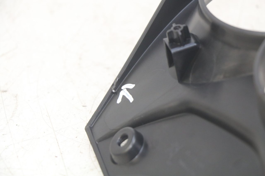 photo de SPEEDOMETER SURROUND PEUGEOT CITYSTAR AIR 125 (2014 - 2017) - Zoom on usage condition