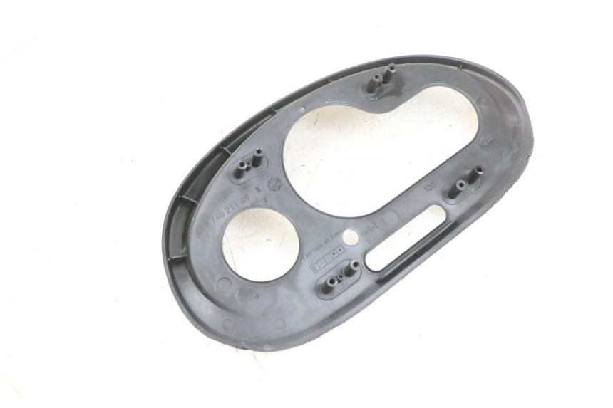 photo de SPEEDOMETER SURROUND PEUGEOT ELYSEO 125 (1999 - 2004) - Zoom on usage condition