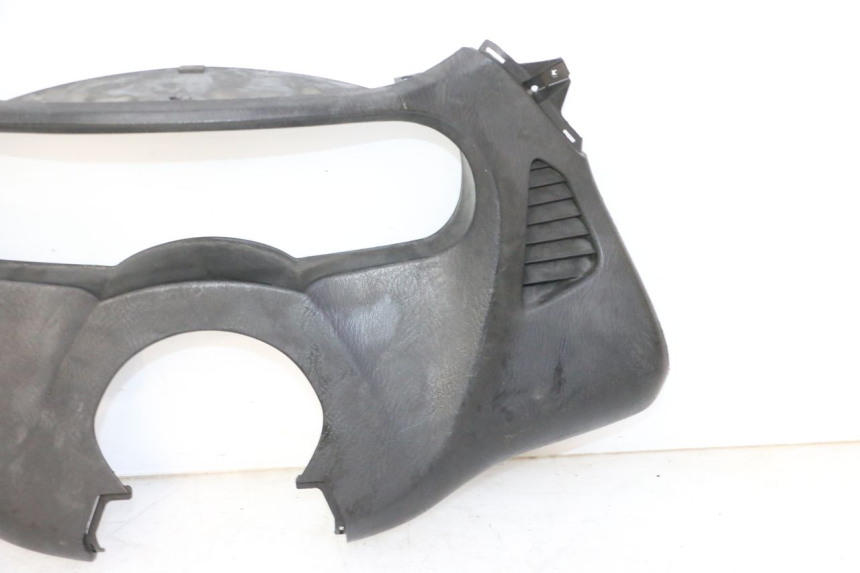 photo de SPEEDOMETER SURROUND HONDA FES S-WING SWING ABS 125 (2007 - 2015) - Distinctive features