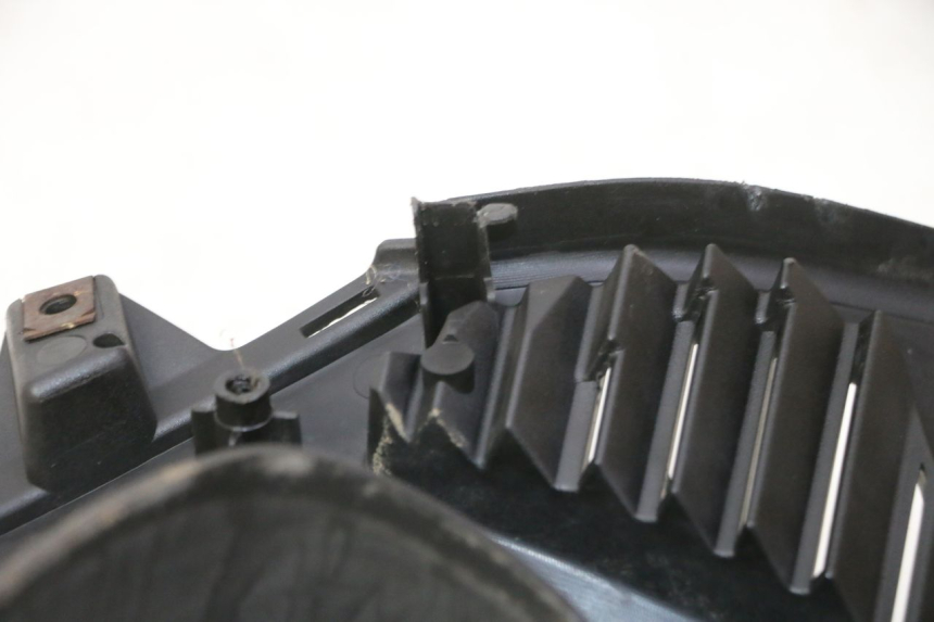 photo de SPEEDOMETER SURROUND HONDA FES S-WING SWING ABS 125 (2007 - 2015) - Zoom on usage condition