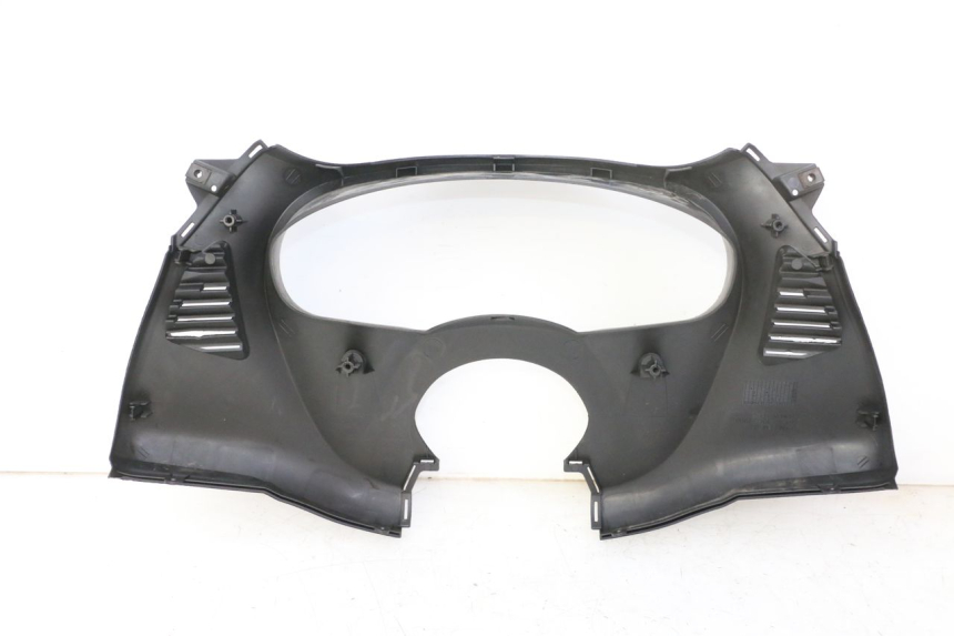 photo de SPEEDOMETER SURROUND HONDA FES S-WING SWING ABS 125 (2007 - 2015) - Distinctive features