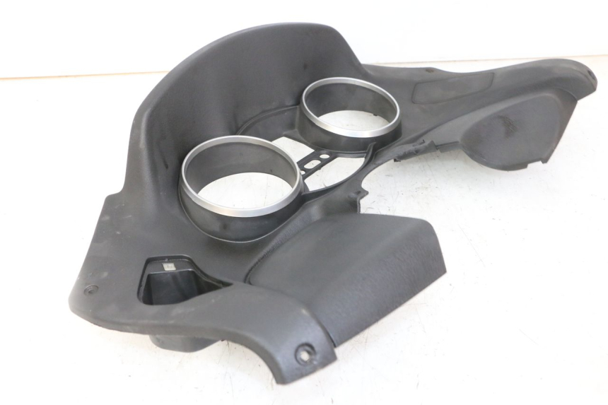 photo de SPEEDOMETER SURROUND PIAGGIO MP3 LT 400 (2007 - 2012) - Fixing points details