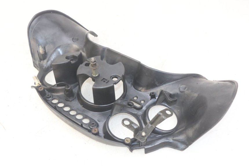 photo de SPEEDOMETER SURROUND TRIUMPH SPRINT ST 955 (1999 - 2001) - Zoom on usage condition