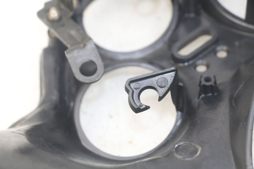 photo de SPEEDOMETER SURROUND TRIUMPH SPRINT ST 955 (1999 - 2001) - Alternative perspective