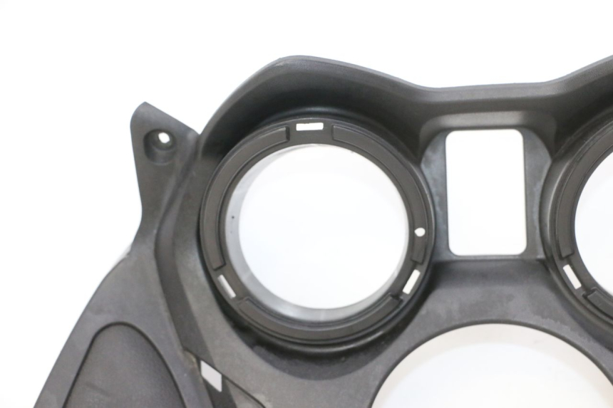 photo de SPEEDOMETER SURROUND YAMAHA X-MAX XMAX 125 (2010 - 2013) - High-resolution close-up