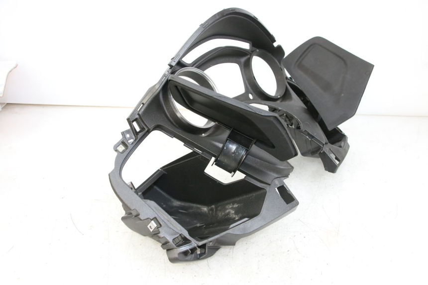 photo de SPEEDOMETER SURROUND PIAGGIO X10 125 (2012 - 2017) - Fixing points details