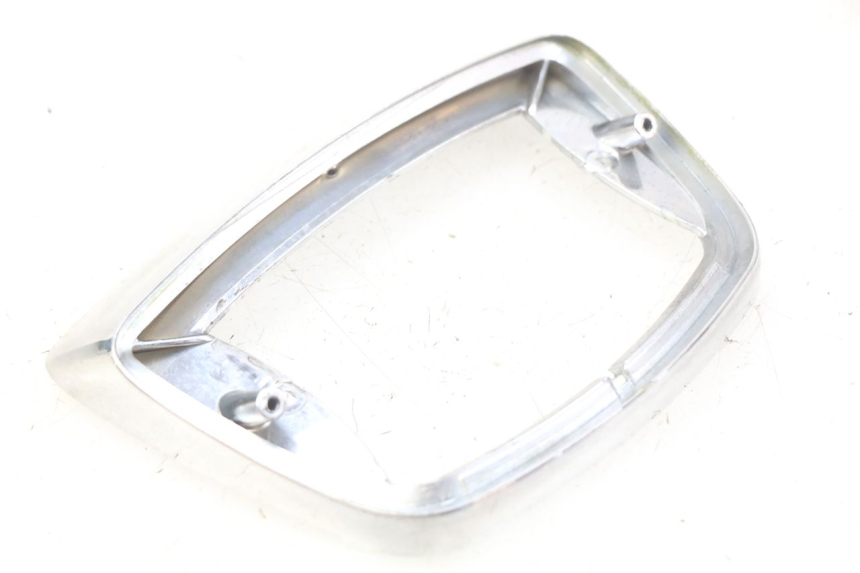 photo de REAR LIGHT SURROUND PIAGGIO VESPA LX 2T 50 (2005 - 2013) - Main view