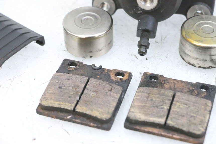 photo de REAR BRAKE CALIPER SUZUKI GSF N BANDIT 600 (1996 - 1999) - Fixing points details