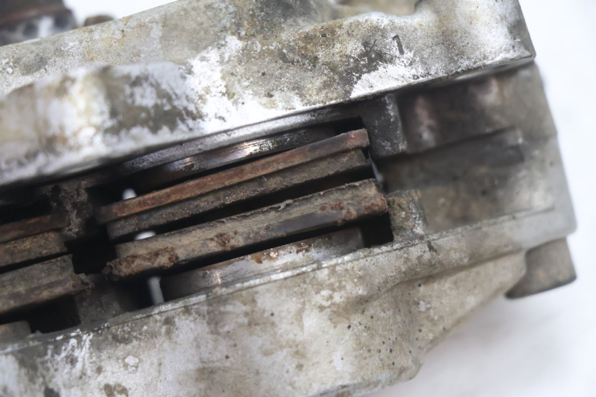 photo de REAR BRAKE CALIPER KYMCO MXU R 250 (2004 - 2010) - Fixing points details