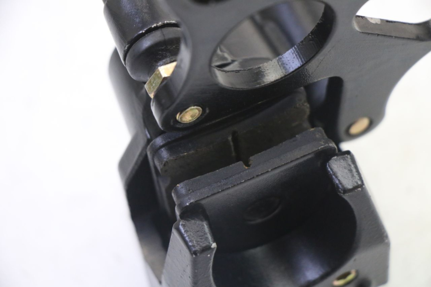 photo de REAR BRAKE CALIPER APOLLO RFZ 125 - Fixing points details