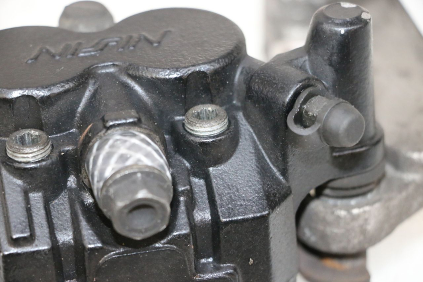 photo de REAR BRAKE CALIPER PEUGEOT SATELIS 125 (2013 - 2018) - Zoom on usage condition