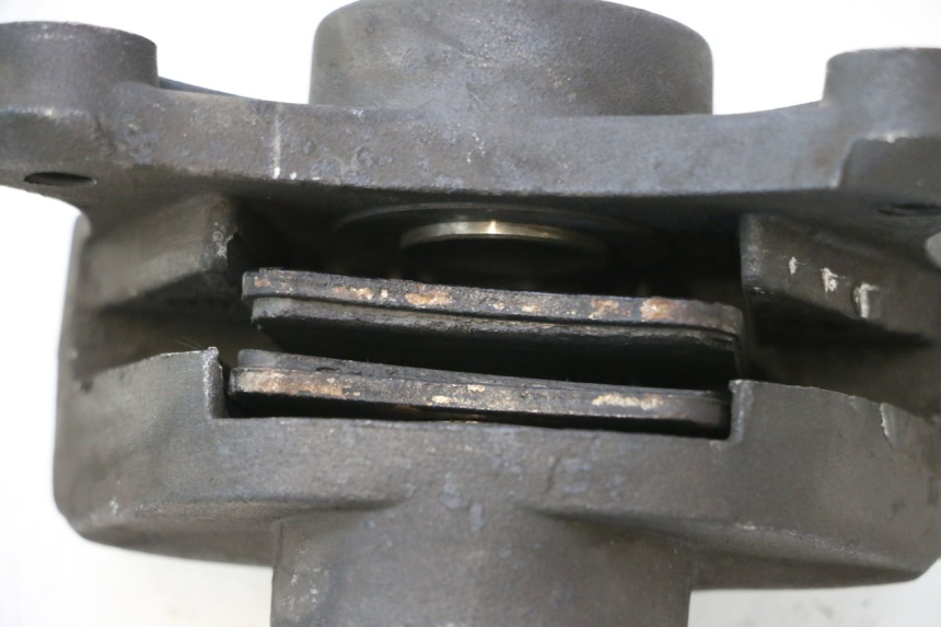 photo de REAR BRAKE CALIPER PEUGEOT SATELIS 125 (2006 - 2009) - Zoom on usage condition