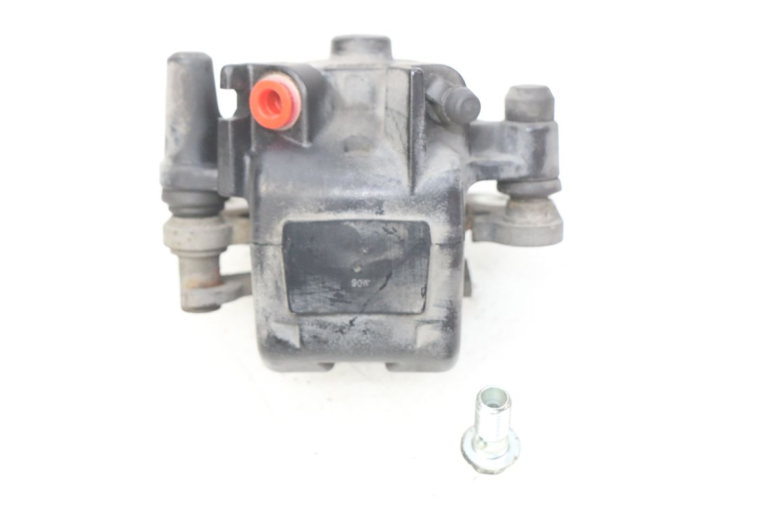 photo de REAR BRAKE CALIPER SUZUKI SIXTEEN 125 (2008 - 2010) - Alternative perspective