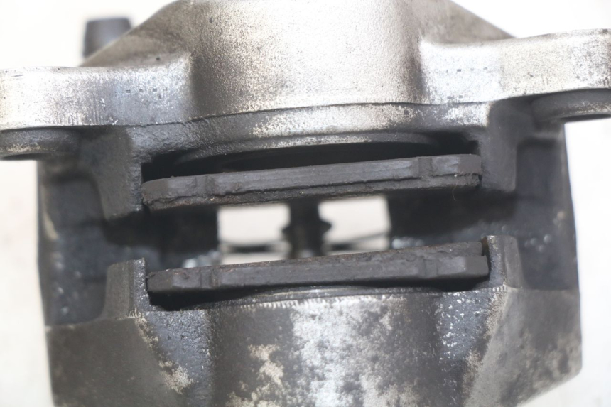 photo de REAR BRAKE CALIPER YAMAHA XMAX X-MAX 125 (2006 - 2009) - Alternative perspective