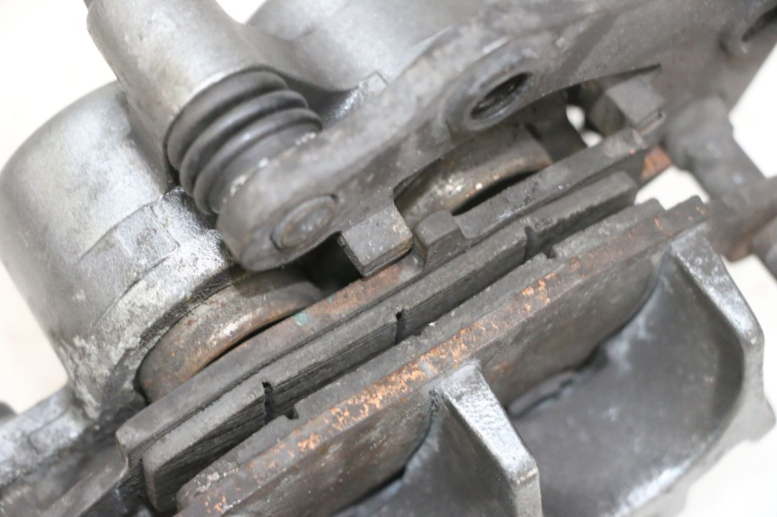 photo de REAR BRAKE CALIPER KAWASAKI ZR 7 750 (1999 - 2004) - Technical close-up