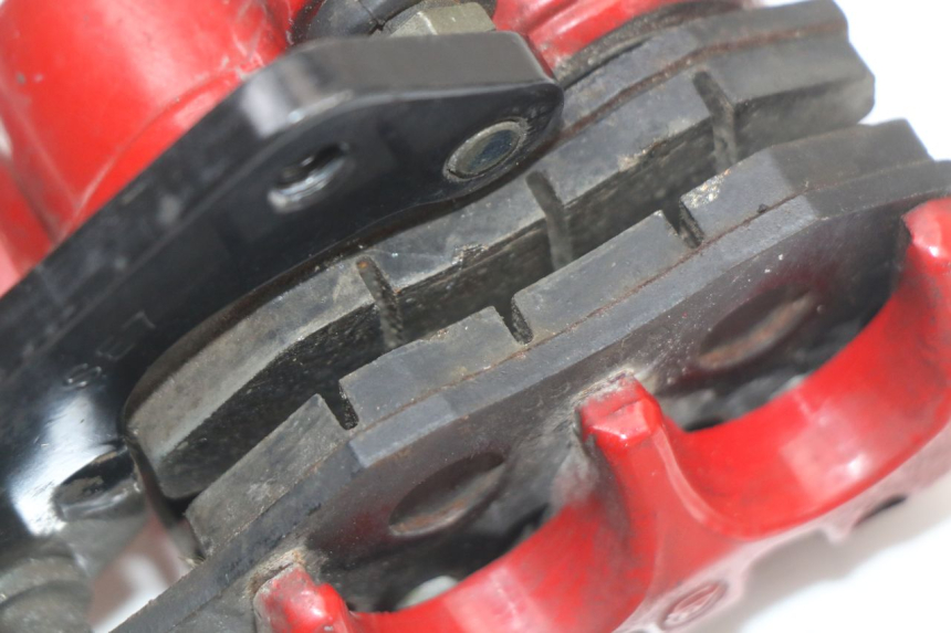 photo de FRONT BRAKE CALIPER DAELIM A-FOUR 2T 50 (2005 - 2012) - Fixing points details