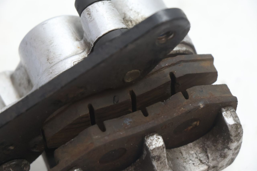 photo de FRONT BRAKE CALIPER KYMCO AGILITY 4T 10" 50 (2005 - 2018) - Fixing points details