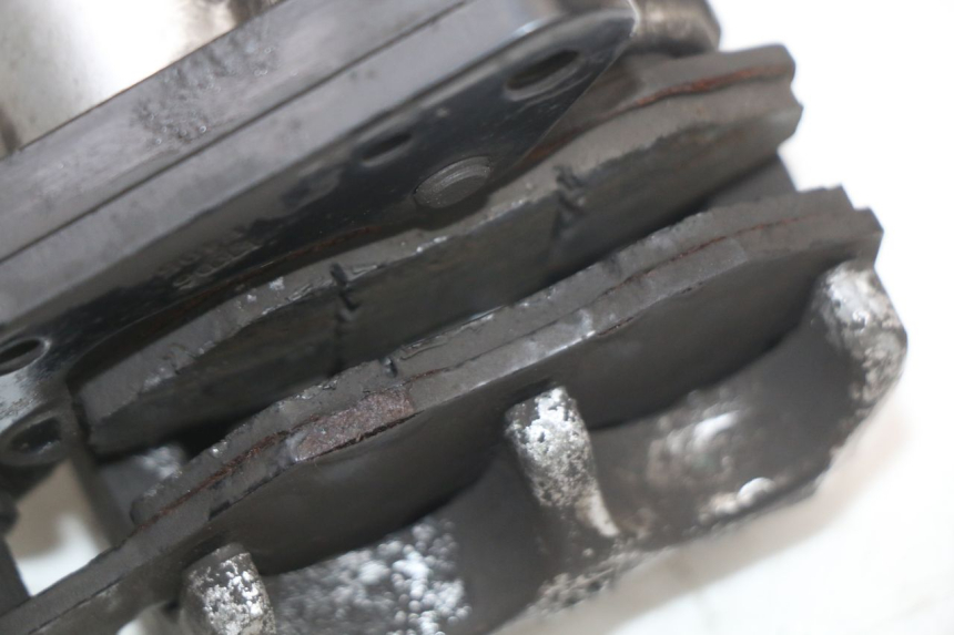 photo de FRONT BRAKE CALIPER KYMCO AGILITY 4T 50 (2005 - 2018) - Fixing points details