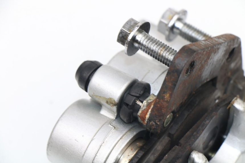 photo de FRONT BRAKE CALIPER BAOTIAN BT SPEEDROAD 125 (2008 - 2012) - Zoom on usage condition