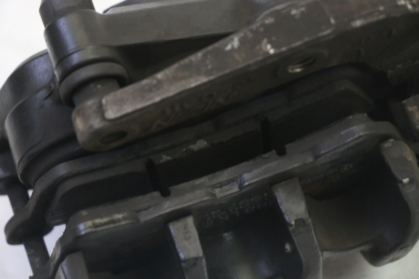 photo de FRONT BRAKE CALIPER SUZUKI BURGMAN 125 (2007 - 2014) - Fixing points details