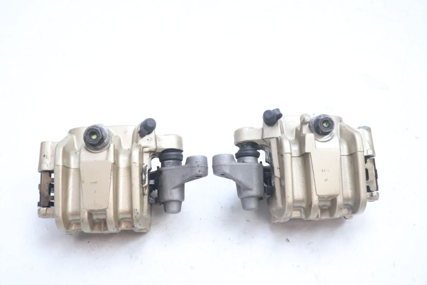 photo de FRONT BRAKE CALIPER HONDA CB F HORNET 600 (2005 - 2006) - Technical close-up