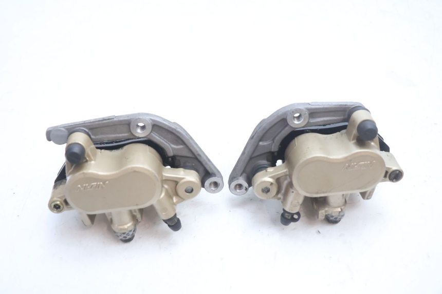 photo de FRONT BRAKE CALIPER HONDA CB F HORNET 600 (2005 - 2006) - Fixing points details