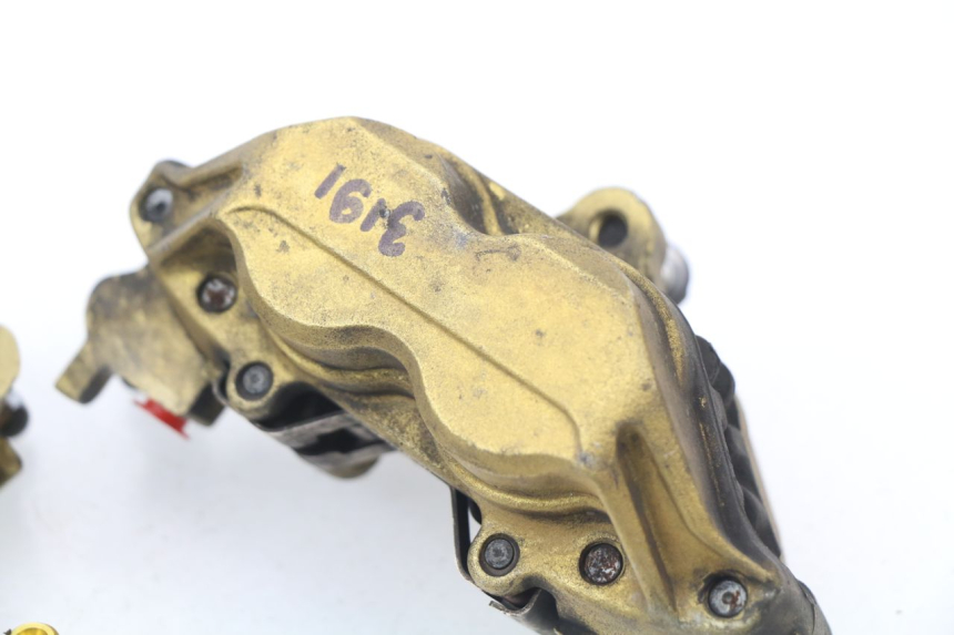 photo de FRONT BRAKE CALIPER HONDA CBR 929 RR FIREBLADE 900 (2000 - 2001) - Technical close-up