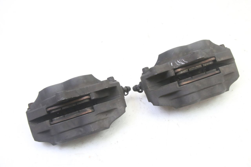 photo de FRONT BRAKE CALIPER HONDA CBR RR FIREBLADE 900 (1992 - 1994) - Fixing points details