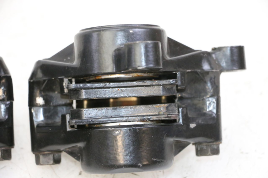 photo de FRONT BRAKE CALIPER YAMAHA FJ 36Y 1100 (1984 - 1985) - Alternative perspective