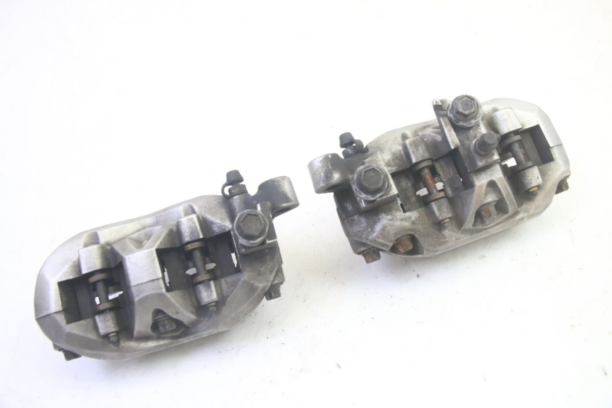 photo de FRONT BRAKE CALIPER YAMAHA FJR ABS 1300 (2006 - 2012) - Alternative perspective