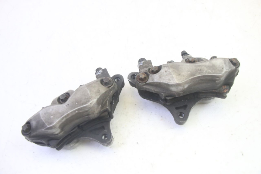 photo de FRONT BRAKE CALIPER YAMAHA FJR ABS 1300 (2006 - 2012) - Technical close-up